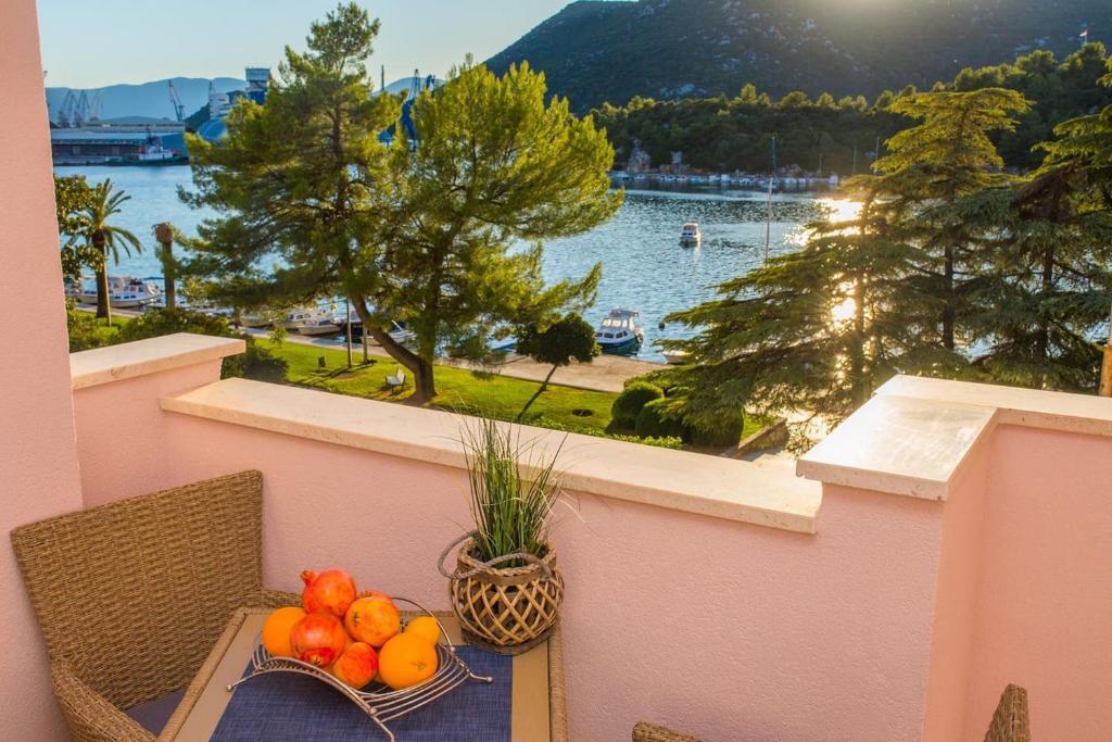 Apartment Karlo - Grad Ploce, Croatia Плоче Екстериор снимка